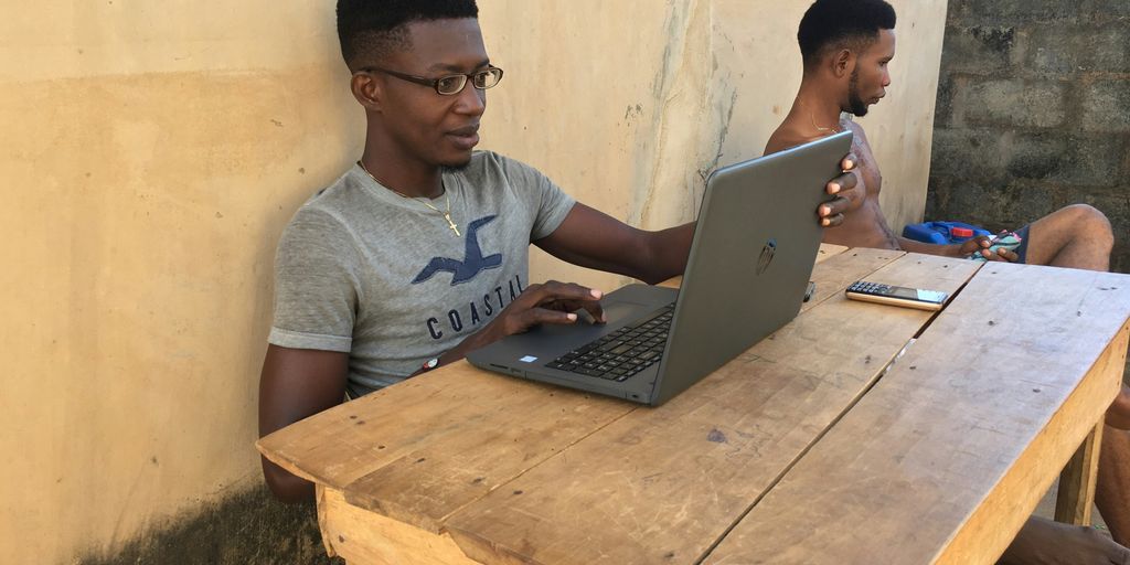 man in gray crew neck t-shirt using macbook pro